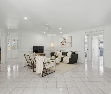 Single Level Family Entertainer - Freshly painted throughout - Photo 5
