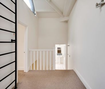 2 Bed Flat - Photo 3