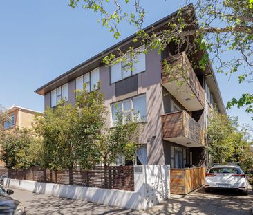 Bright and Spacious - Photo 1