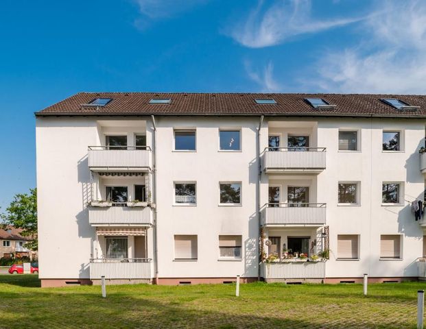 Teilsanierte 3-Zimmer-Wohnung mit Balkon in Celle! - Foto 1