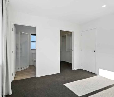 Modern Four Bedroom In Halswell! - Photo 2