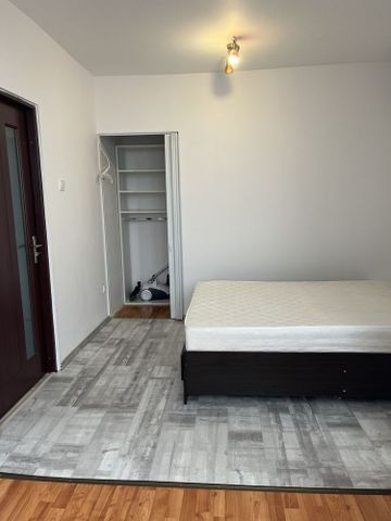Apartament cu 2 camere, zona 7 Noiembrie - Fotografie 2