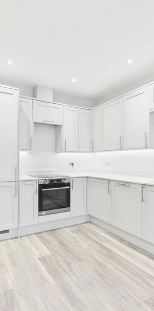1 bedroom Flat in High Street, Berkshire - Photo 1