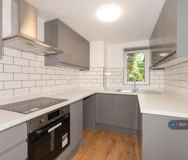 2 bedroom semi-detached house to rent - Photo 3