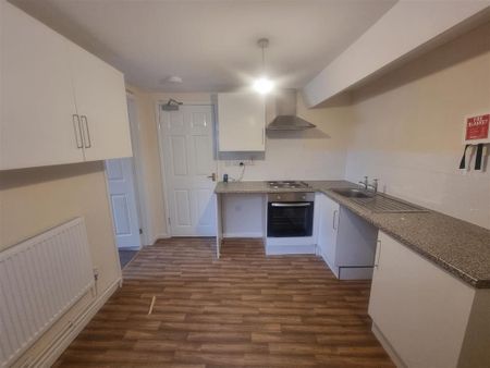 4 bedroom flat to rent - Photo 5