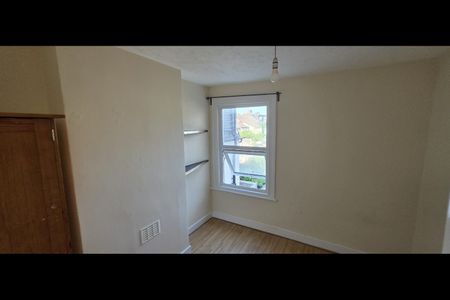3 Bed Terraced House, Vicarage Road, CR0 - Photo 4