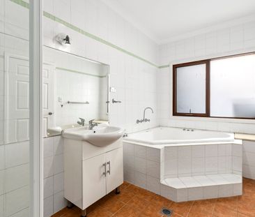 Convenient Single-Level Living - Photo 5