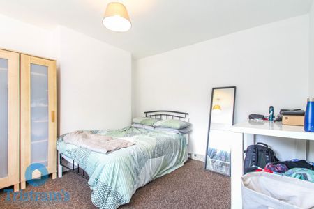 4 bed Semi-Detached House for Rent - Photo 4