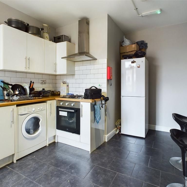 1 bedroom in a house share to rent - Photo 1