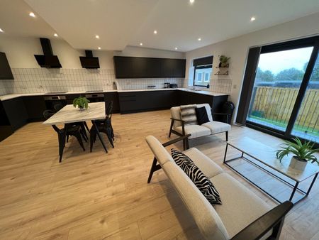 Courtney Road, Kingswood - Photo 2