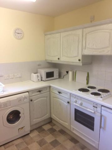 2 bedroom flat to rent - Photo 3