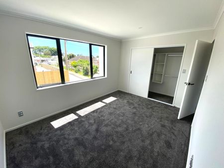 MANGERE EAST, 2 BEDROOMS - Photo 4