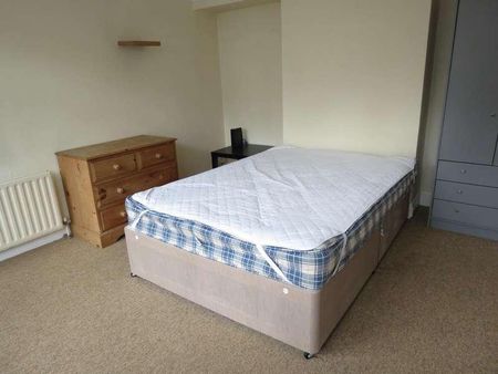Bedroom Detached House In Winton, BH9 - Photo 4