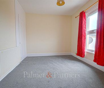4 bedroom terraced house to rent - Photo 3