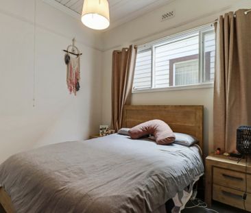 Charming East Geelong Home Awaits You! - Photo 3