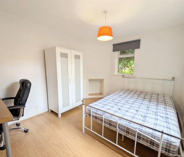 4 bedroom semi-detached house to rent - Photo 4