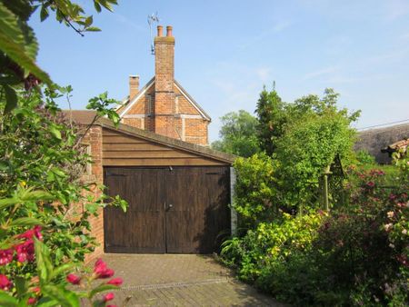 2 bedroom detached house to rent - Photo 5