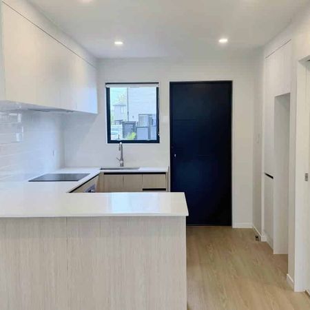 Brand-New Townhouse – Modern Style and Smart Design - Photo 4