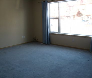 Pet Friendly 2 Bedroom Maintenance Free Anders Townhouse - Photo 4