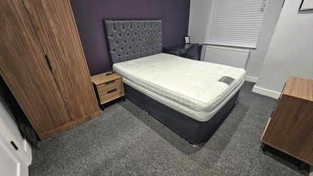 5 bedroom house of multiple occupation to rent - Photo 3