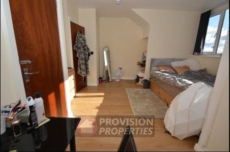 5 Bedroom Houses for Students - Photo 4