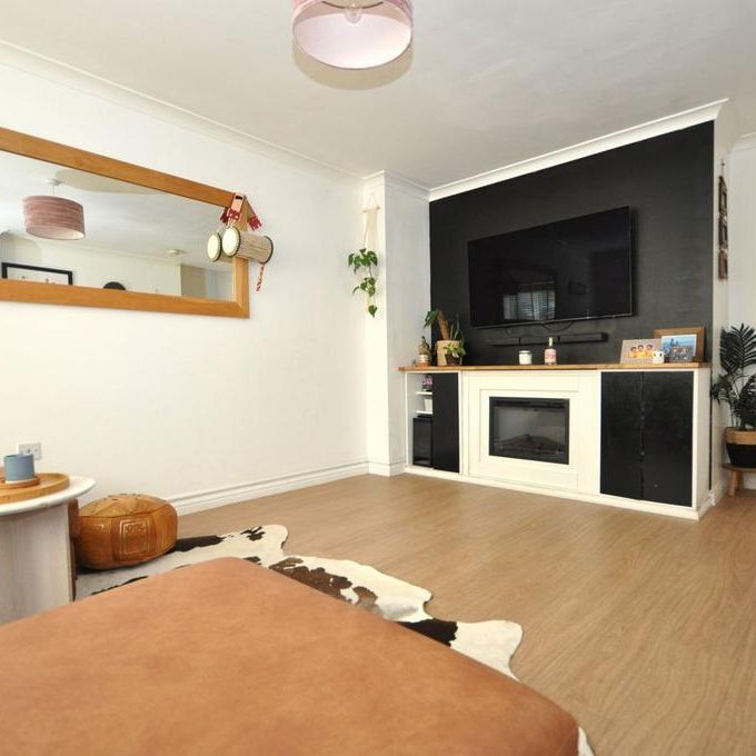 3 bedroom end of terrace house to rent - Photo 1