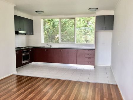 SPACIOUS AND BRIGHT APPARTMENT - Photo 4