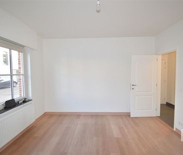 Ruim, recent gelijkvloers appartement in centrum Sint-Denijs-Westerm - Photo 1