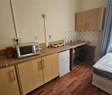 1 bedroom semi-detached house to rent - Photo 3