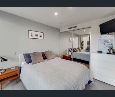 Impressive apartment plus study in walk-to-everywhere Location - Photo 3