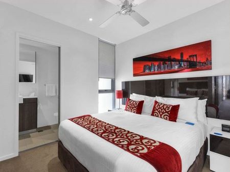 Modern Luxury with Stunning City Views - Partially Furnished - Photo 3