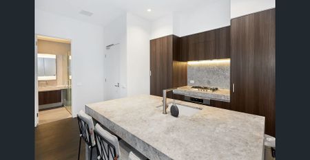 Luxury Two Bedroom Courtyard Apartment - Photo 4