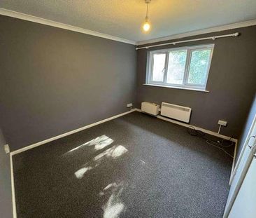 Priory Road Newbury, RG14 - Photo 3