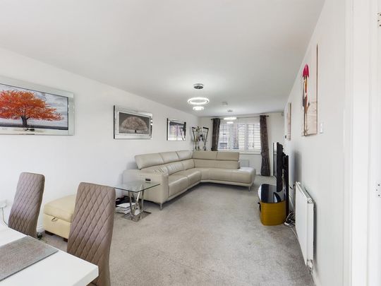 4 bedroom detached house to rent - Photo 1