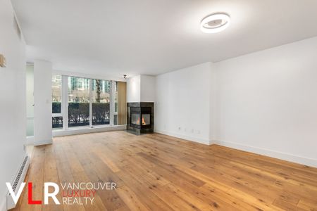 Townhouse in Vancouver West Side, BC - Photo 3