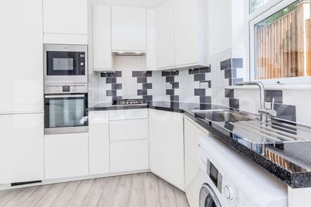 On a sought after Road in Muswell Hill a stunning 2 bedroom property with garden - Photo 3