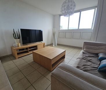 Location Appartement 3 pièces 72m² ST DENIS 97490 - Photo 2