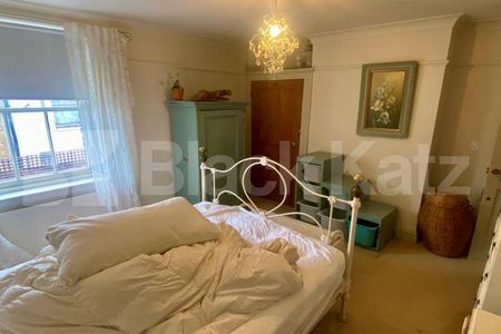 Gorgeous period semi-detached house - Photo 3