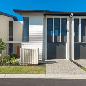 3 Bedroom 2 Bathroom Townhouse Perfect Location Hope Island - Photo 2