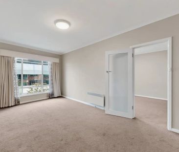 “Modern One-Bedroom Apartment in Prime St Kilda Road Location” - Photo 5