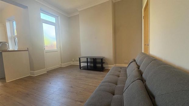 2 bedroom end of terrace house to rent - Photo 1