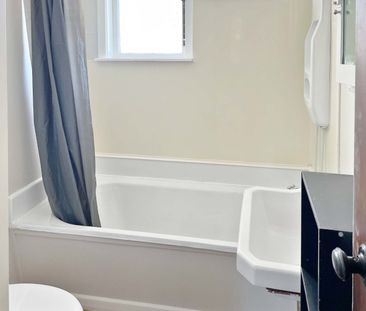 Cosy One-Bedroom Unit in the Heart of Moera - Photo 4