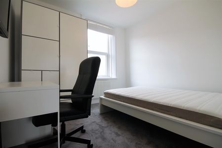 Hazelwood Avenue, Jesmond, Newcastle Upon Tyne - Photo 3