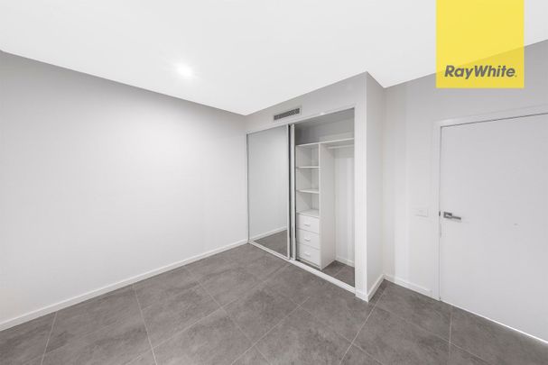 Modern and Sun-Drenched Three Bedroom Townhouse - Photo 1