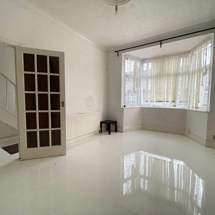 3 Bed Terraced House, Natal Road, IG1 - Photo 1