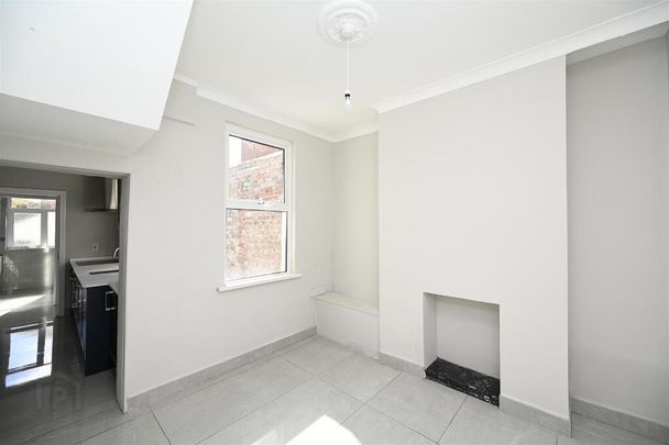 50 Lisburn Avenue, Belfast, BT9 7FX - Photo 1