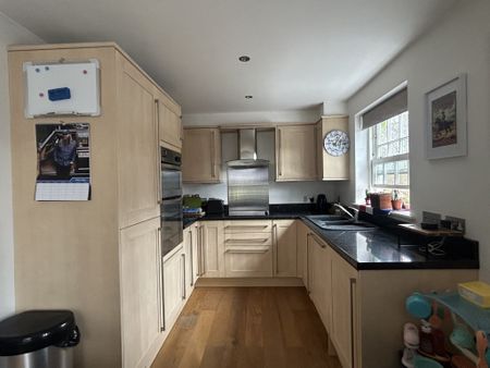Apartment with parking and garden to let in Woodbridge, Suffolk - Photo 5