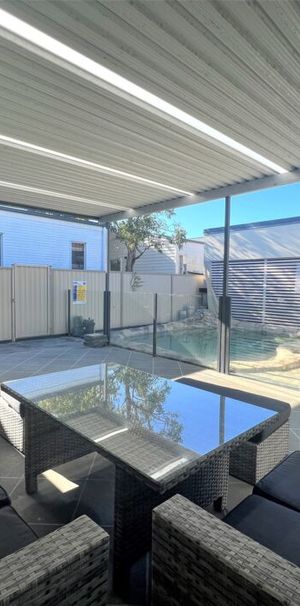 Coastal family home in heart of Miami - Furnished, 450m to Beach - Photo 1