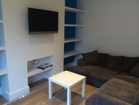 4 bedroom House To Let - Photo 3