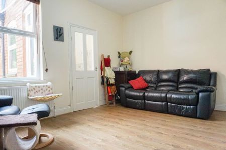 2 Bed Terraced House, War Lane, B17 - Photo 2
